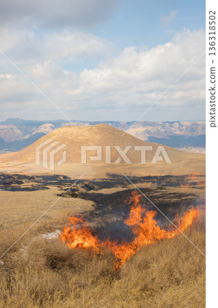 Aso open burning (Aso, Kumamoto Prefecture) Aso open burning (Aso, Kumamoto Prefecture) 136318502