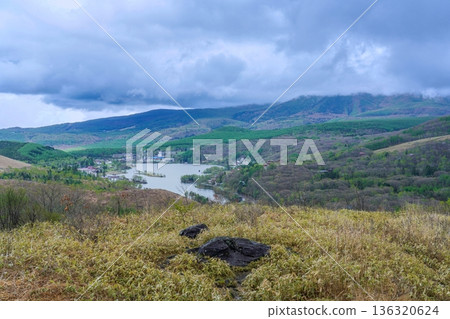 Panoramic view of Lake Shirakaba in Nagano Prefecture. A misty morning on the plateau and abundant nature. Panoramic view of Lake Shirakaba in Nagano Prefecture. A misty morning on the plateau and abundant nature. 136320624