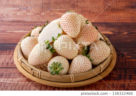 Fresh white strawberries 136322460