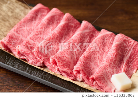 Thinly sliced domestic Wagyu beef shoulder loin for sukiyaki 136323002