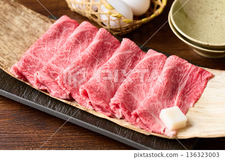 Thinly sliced domestic Wagyu beef shoulder loin for sukiyaki 136323003
