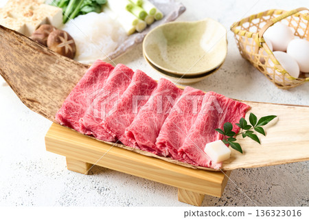 Thinly sliced domestic Wagyu beef shoulder loin for sukiyaki Thinly sliced domestic Wagyu beef shoulder loin for sukiyaki 136323016