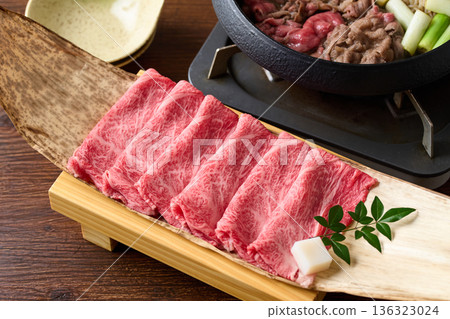 Thinly sliced domestic Wagyu beef shoulder loin for sukiyaki Thinly sliced domestic Wagyu beef shoulder loin for sukiyaki 136323024