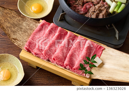 Thinly sliced domestic Wagyu beef shoulder loin for sukiyaki Thinly sliced domestic Wagyu beef shoulder loin for sukiyaki 136323026