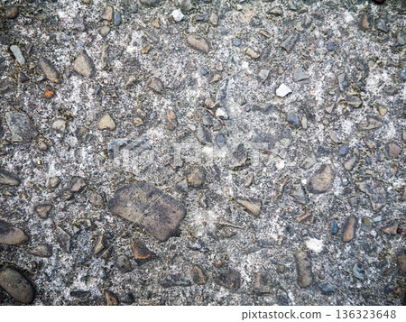 瀝青地面混有鵝卵石-背景材料 瀝青地面混有鵝卵石-背景材料 136323648