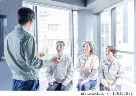 工程師工人會議討論 136323851