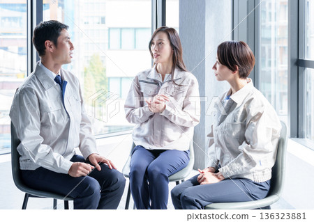 工程師、工人、對話、聊天、諮詢 136323881