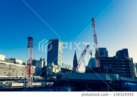 東京新宿站西口城市景觀改造工程 2026.01 a-2 暖色與冷色 136324395