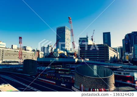 東京新宿站西口城市景觀改造工程 2026.01 g-2 冷暖色調 東京新宿站西口城市景觀改造工程 2026.01 g-2 冷暖色調 136324420