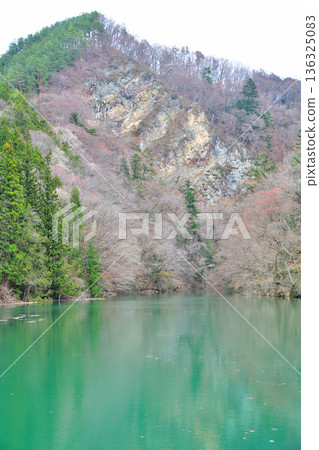 懸崖峭壁、中子湖、水上町、赤谷湖、猿京 136325083