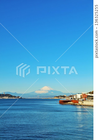 Kanagawa Prefecture: Blue sky, Enoshima, and Mount Fuji 136325255