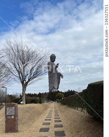 通往茨城縣牛久市牛久大佛的光路 136327551