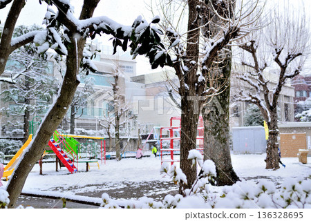 A quiet, upscale residential area with a light snowfall around Yoyogi-Uehara Station in Shibuya Ward, Tokyo A quiet, upscale residential area with a light snowfall around Yoyogi-Uehara Station in Shibuya Ward, Tokyo 136328695