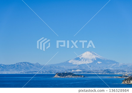 從逗子出發的富士山和江之島 從逗子出發的富士山和江之島 136328984
