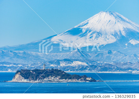 從逗子出發的富士山和江之島 從逗子出發的富士山和江之島 136329035
