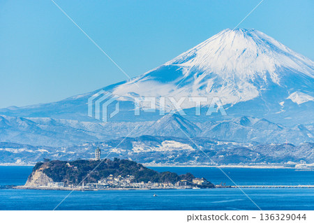 從逗子出發的富士山和江之島 從逗子出發的富士山和江之島 136329044