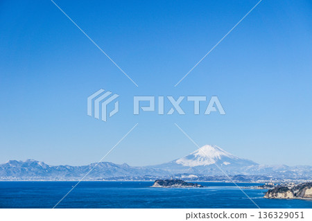 從逗子出發的富士山和江之島 從逗子出發的富士山和江之島 136329051