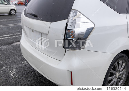 汽車尾燈壞了 136329244