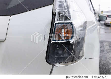 汽車尾燈壞了 136329248