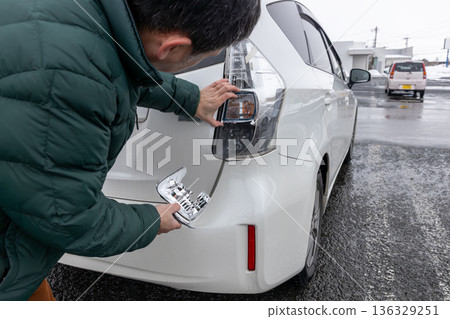 汽車尾燈壞了 汽車尾燈壞了 136329251