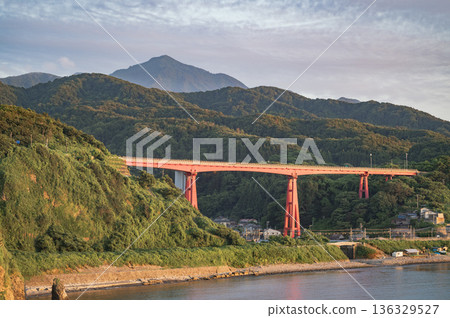 Niigata - Yoneyama and Yoneyama Bridge at dusk (Kashiwazaki City) 136329527