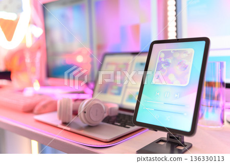 Tablet and PC desk 136330113