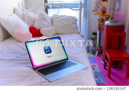 Bedtime music app 136330147