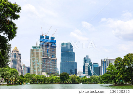 摩天大樓林立的城市景觀 [泰國曼谷] 136330235