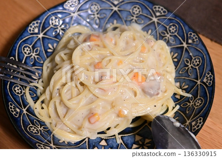 用剩下的燉菜做成的濃鬱奶油意麵 136330915