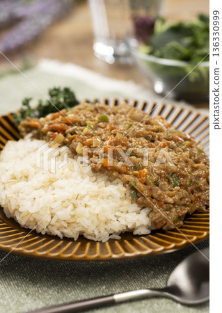 乾咖哩，肉末香味濃鬱，配白飯。 136330999