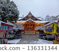 Yushima Tenmangu Shrine on a snowy day 136331344