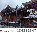 Snow falling at Yushima Tenmangu Shrine 136331347