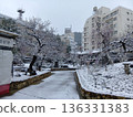 Yushima Tenmangu Shrine covered in snow 136331383