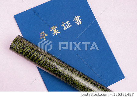 畢業典禮用文憑盒和文憑筒 畢業典禮用文憑盒和文憑筒 136331497
