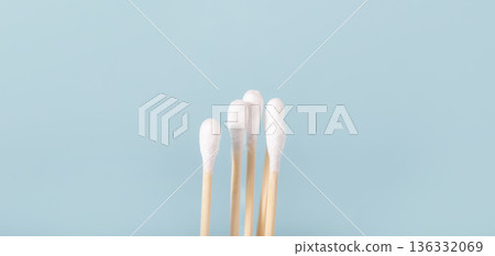 Cotton swabs with wooden sticks for personal hygiene 136332069