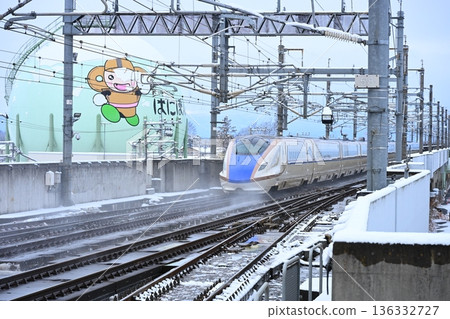 Honjo Waseda Station and the Shinkansen on a snowy day 136332727