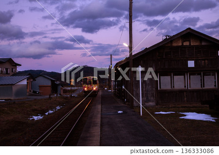 Cunning train 136333086