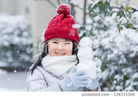 Kid making a snowman Kid making a snowman 136333508