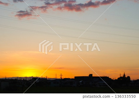 美麗的夏日落日 136333550