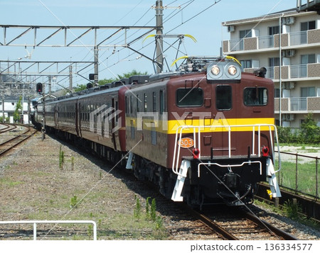 Chichibu Railway Deki 303 in Sangi Railway colors (photographed at Ishihara Station) 136334577