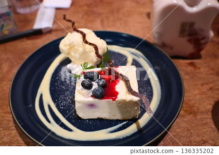 Rare cheesecake dessert plate with blueberries and vanilla ice cream 136335202