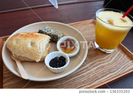 Stylish cafe breakfast set (focaccia, seasonal jam, and orange juice) 136335203