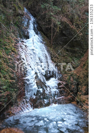 A spectacular winter view you can see on a day trip from the city: The beauty of the frozen Hossawa Falls, one of Japan's 100 best waterfalls A spectacular winter view you can see on a day trip from the city: The beauty of the frozen Hossawa Falls, one of Japan's 100 best waterfalls 136335253