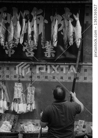 High-quality food sold at a luxury dry food store in West Deoksheng Road, Hong Kong. There are many dry foods that do not know what they are used for 136336927