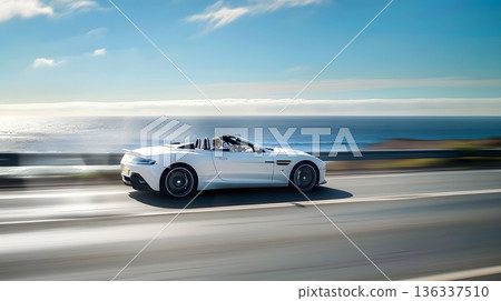 乘坐白色敞篷車沿著蔚藍的大海兜風，感覺真棒！ 136337510