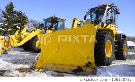 重型機械參與除雪作業 136338722