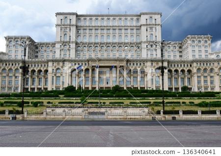 羅馬尼亞，布加勒斯特，議會宮，從憲法廣場眺望 136340641