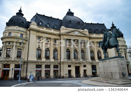 羅馬尼亞，布加勒斯特，大學圖書館，大學廣場，卡羅爾一世騎馬雕像 136340644