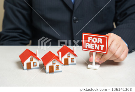 Renting out houses. Companies rent out houses. Monopolization of the real estate market. Corporate landlords expand portfolios. Housing access debate grows around pricing and control 136341368