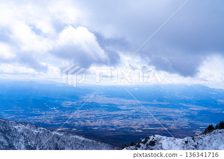 【冬季素材】從富美岬眺望白雪皚皚的淺間山【長野縣】 136341716